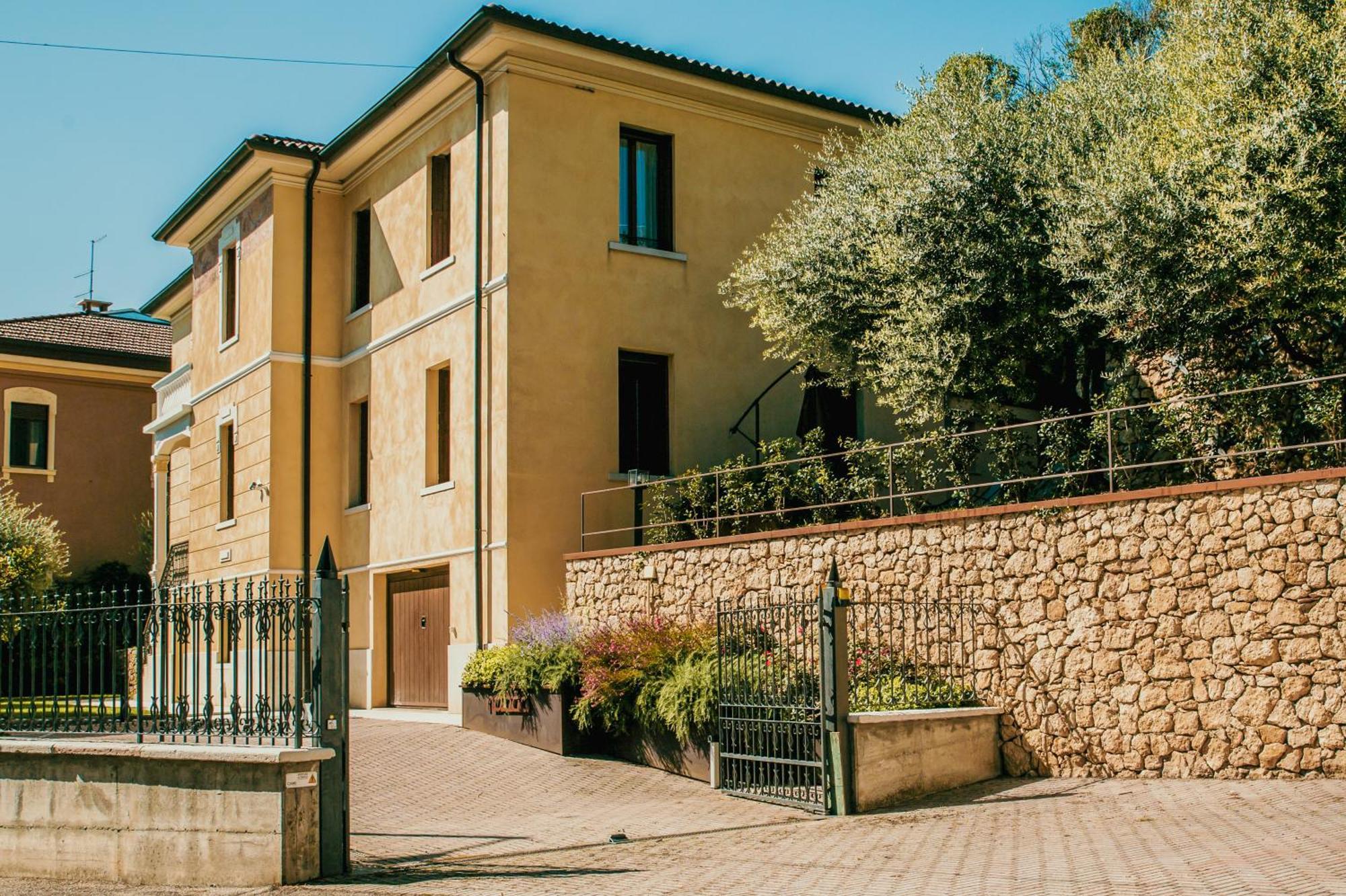 Naboo Verona Luxury Suites Exterior photo